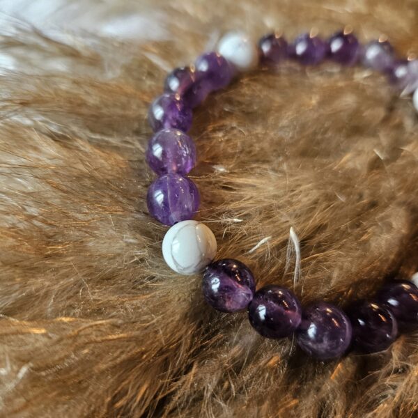Amethyst & Howlith Armband – Bild 3