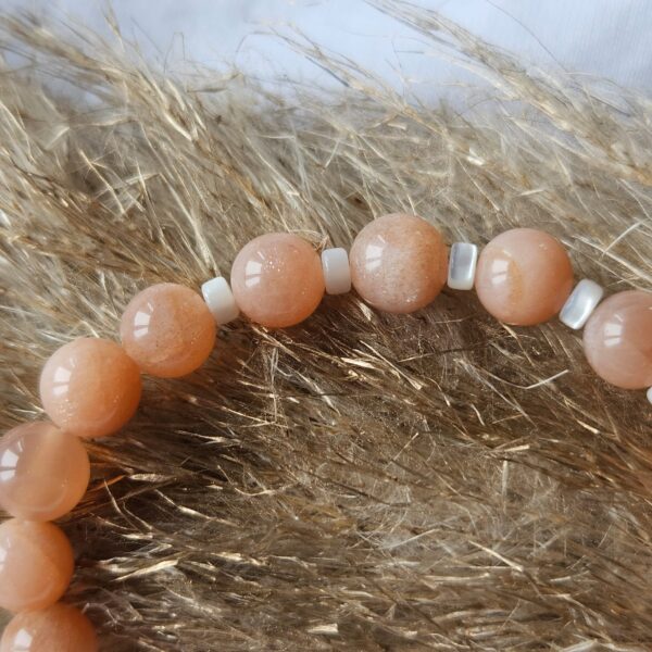Sonnenstein- und Heishi-Muschelperlen-Armband – Bild 3